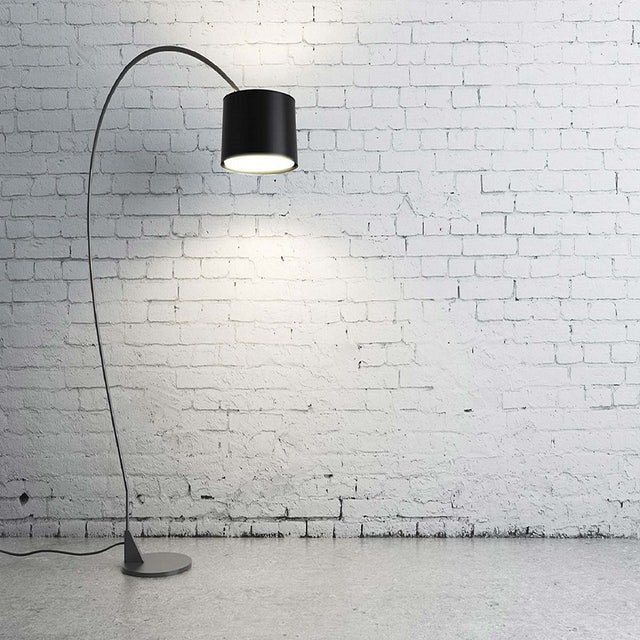 Lampy podłogowe jako dodatek do aranżacji wnętrza